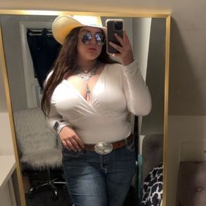 Meet your Posher, Mia